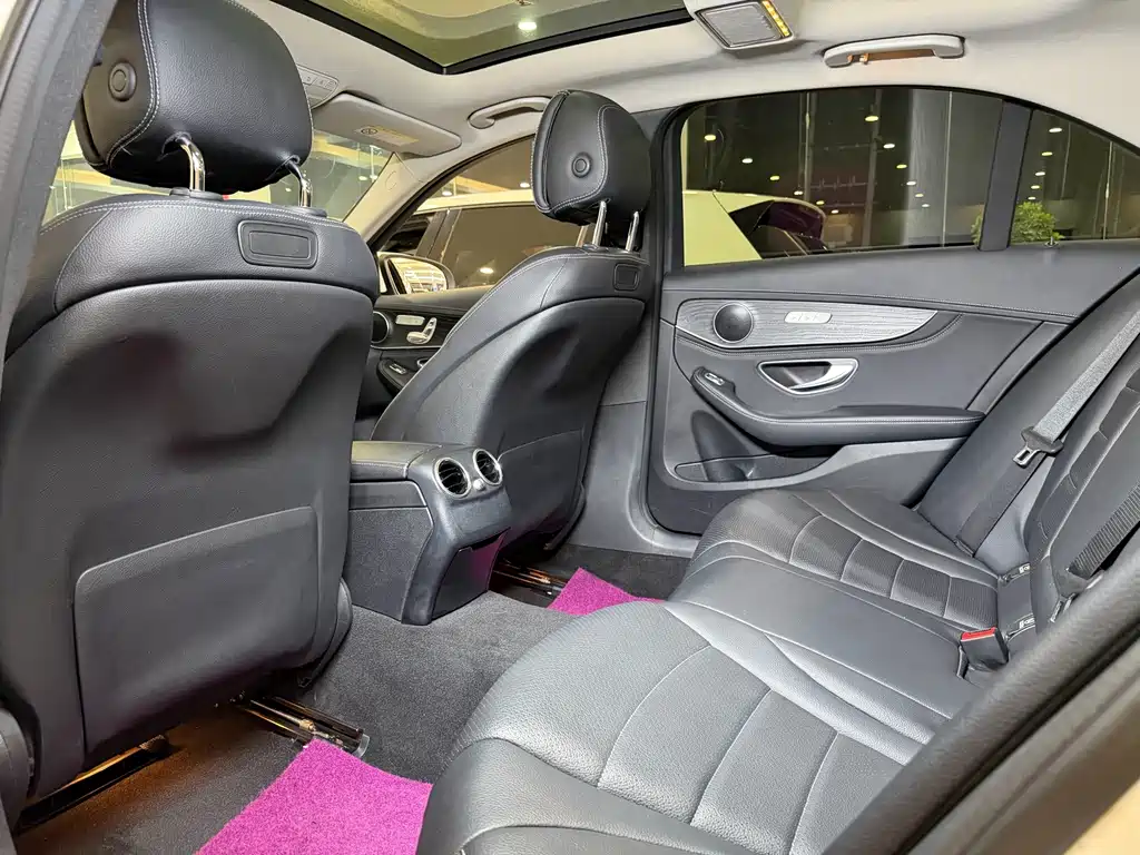 Mercedes-Benz C-Class — миниатюра 11