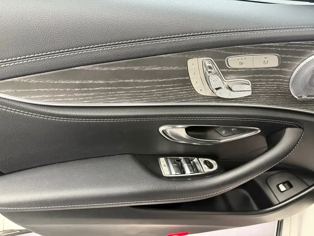 Mercedes-Benz E-Class — миниатюра 8