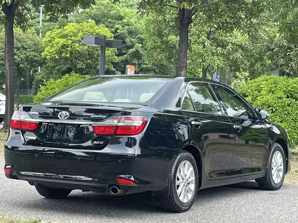 Toyota Camry — миниатюра 8
