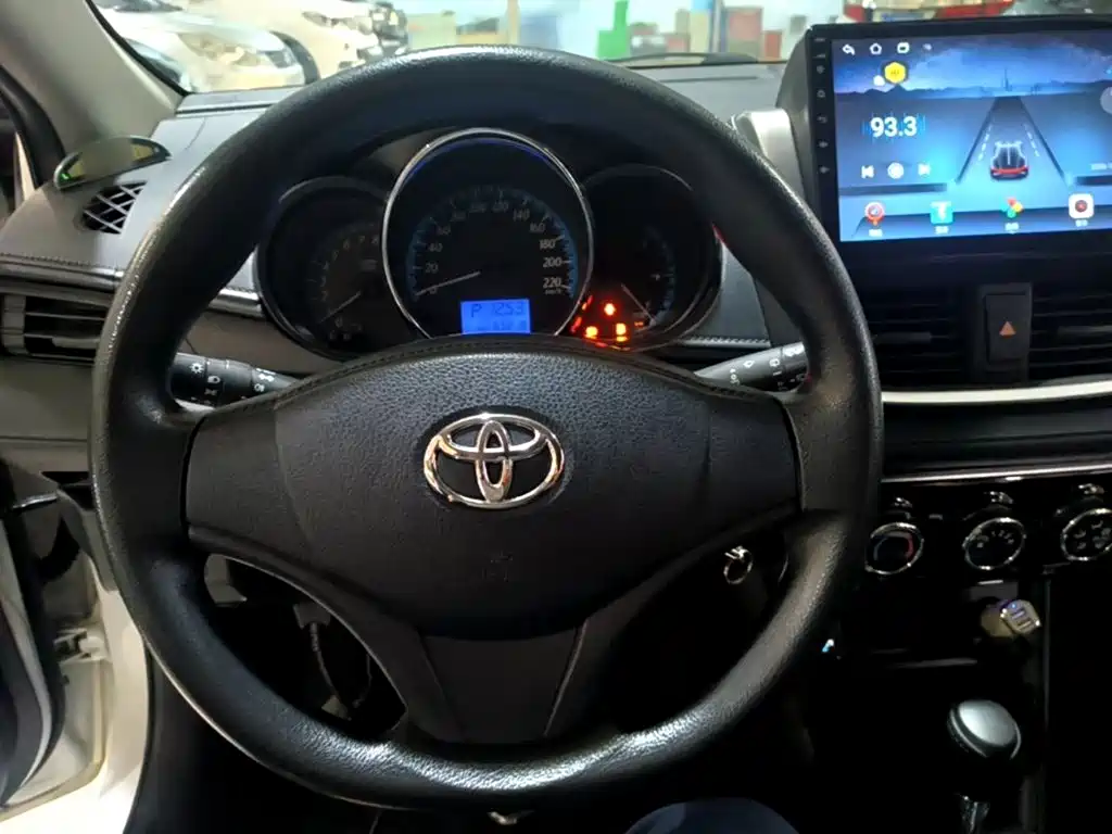 Toyota Yaris L — миниатюра 11