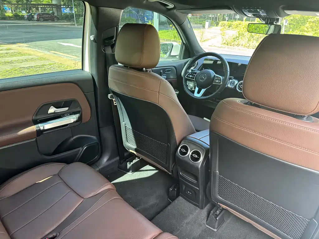 Mercedes-Benz GLB — миниатюра 10