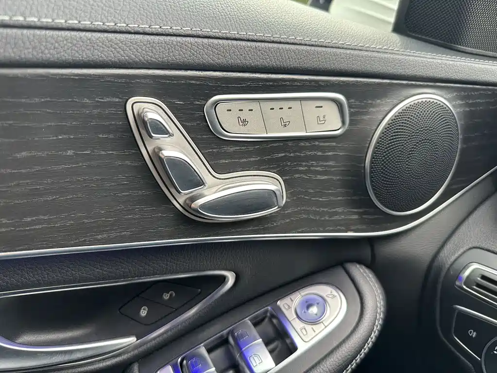Mercedes-Benz C-Class — миниатюра 12