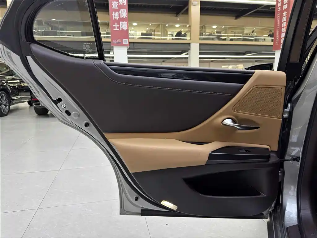 Lexus ES — миниатюра 13