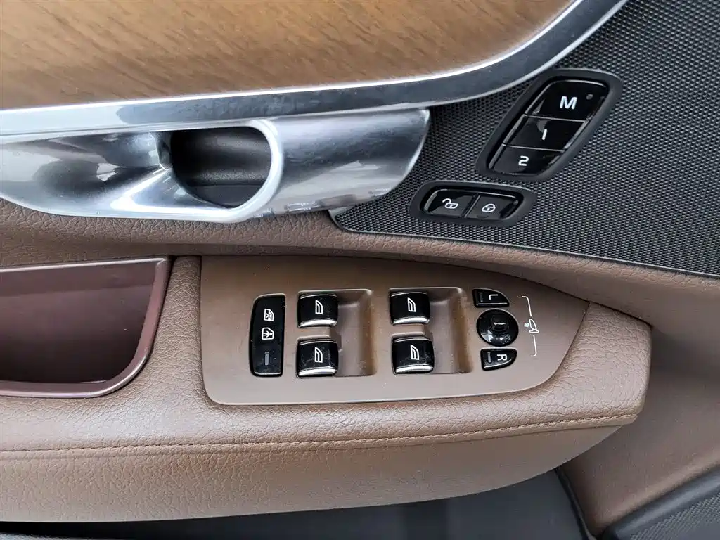 Volvo S90 2019 T5