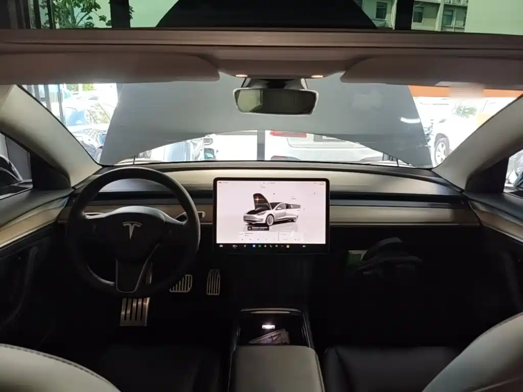 Tesla Model 3 — миниатюра 10