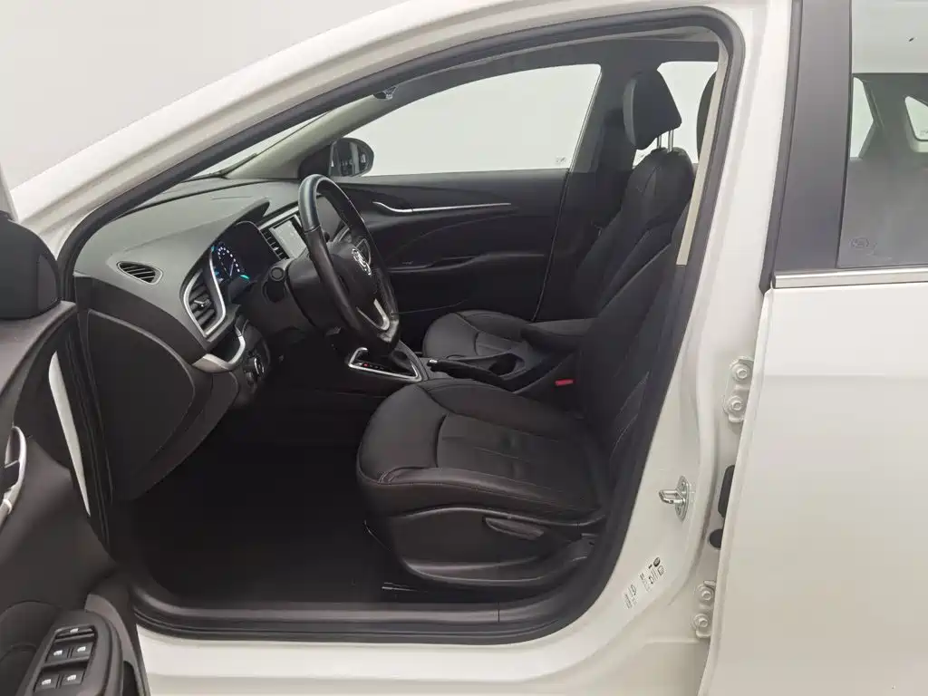 Buick Excelle — миниатюра 10