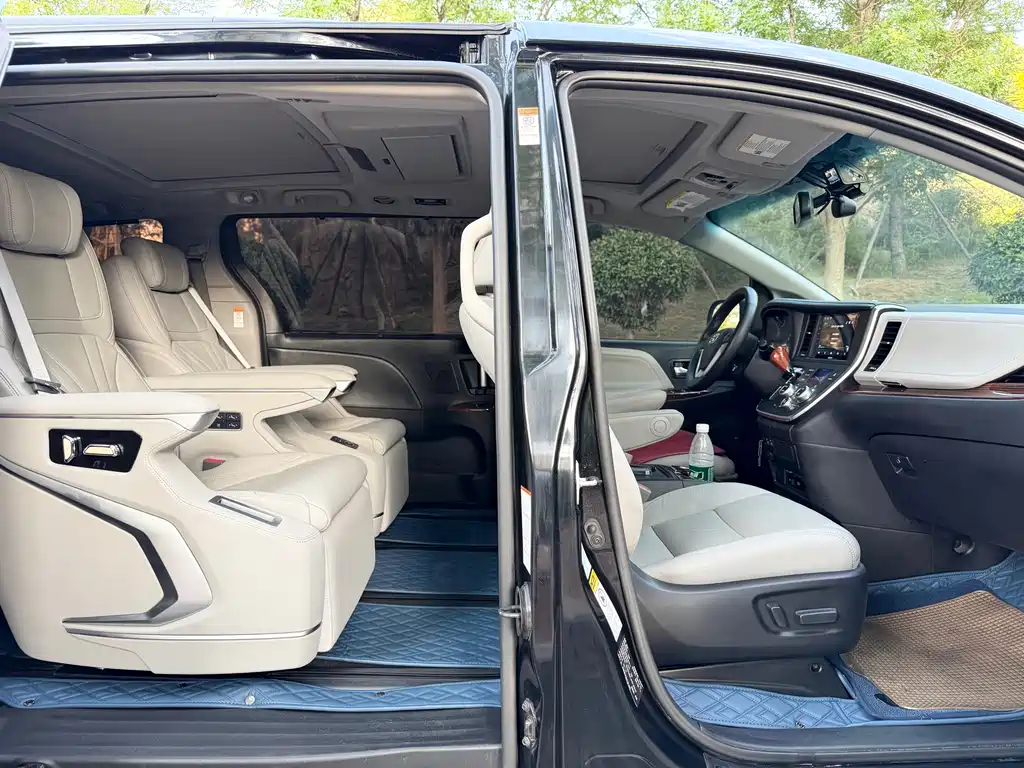 Toyota Sienna — миниатюра 6