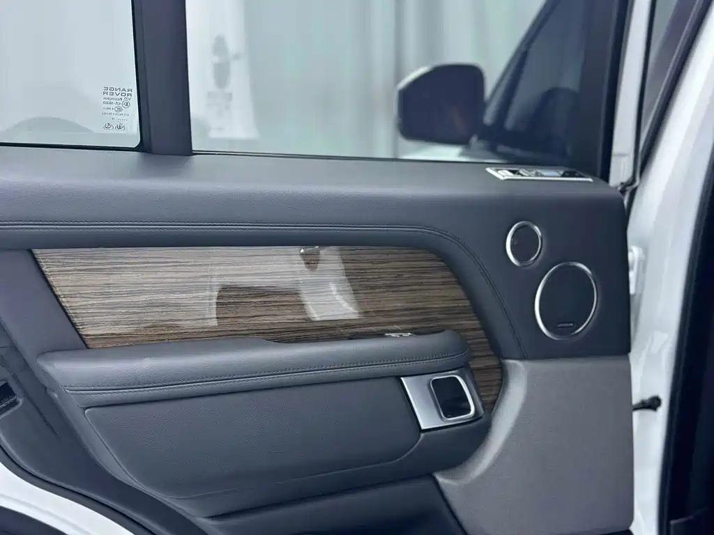 Land Rover Range Rover — миниатюра 9