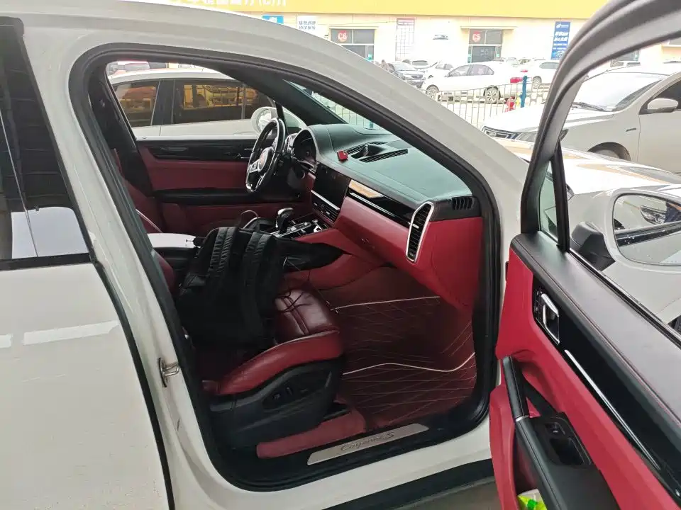 Porsche Cayenne — миниатюра 7