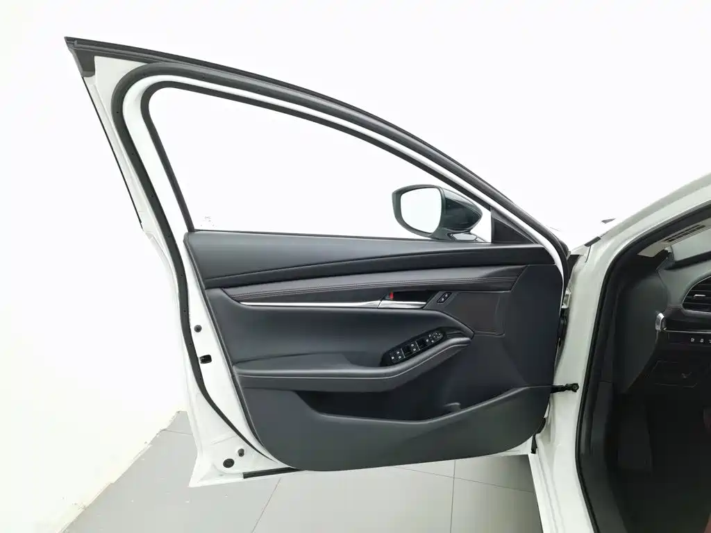 Mazda 3 Axela — миниатюра 8