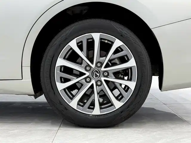 Lexus ES — миниатюра 12