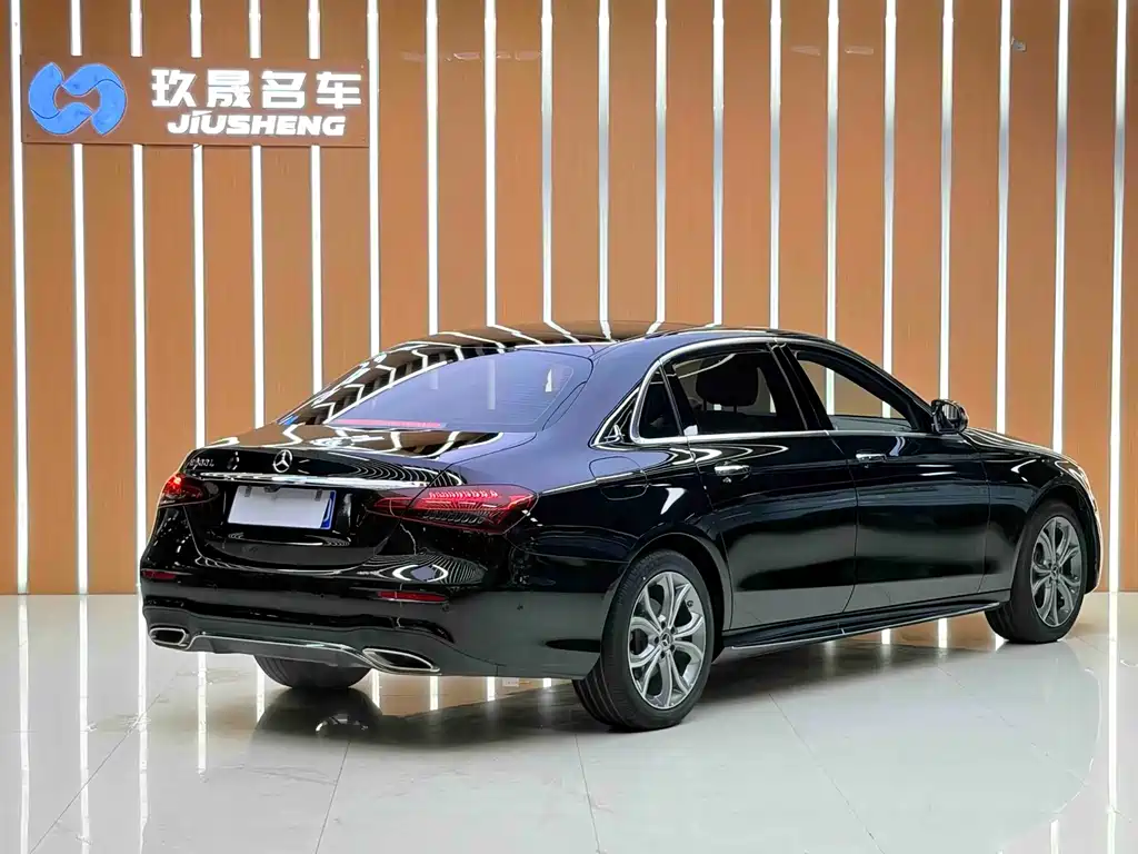 Mercedes-Benz E-Class — миниатюра 4