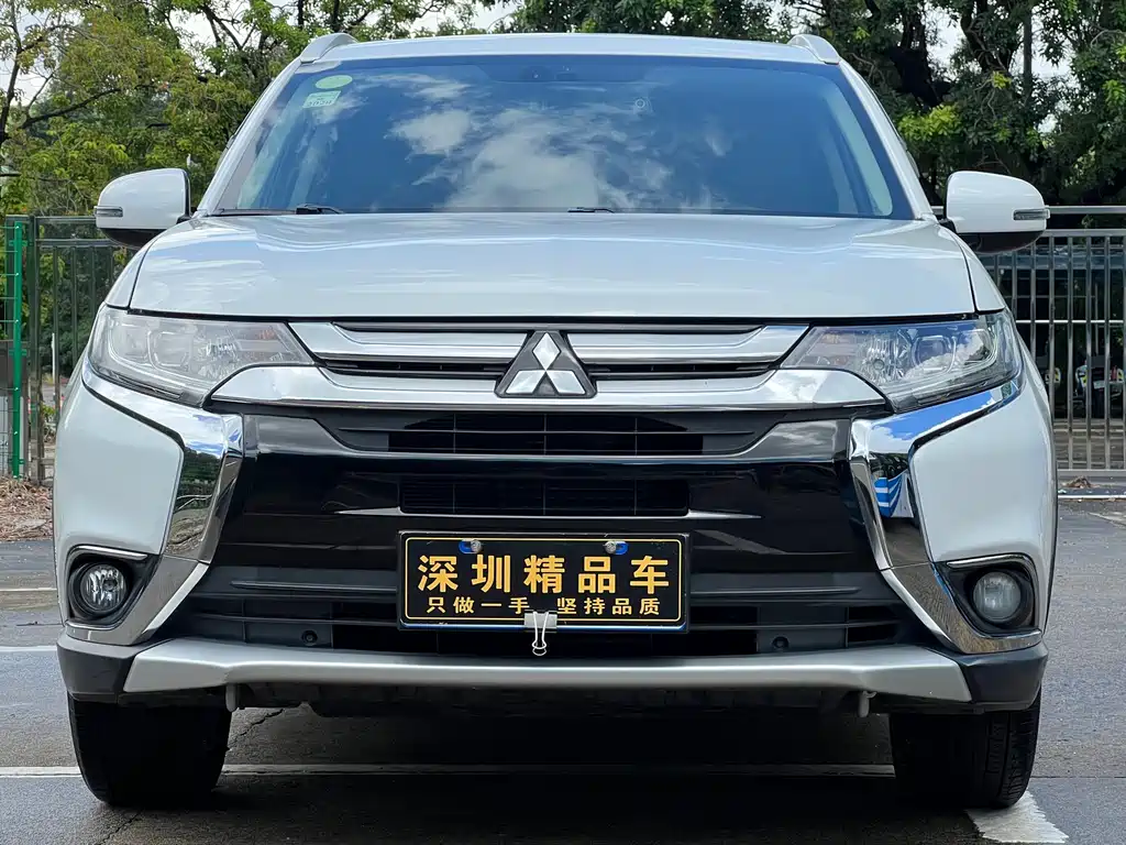 MITSUBISHI OUTLANDER