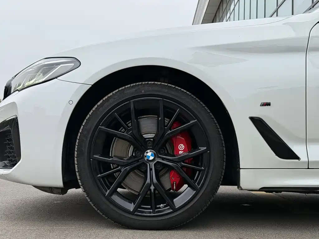 BMW 5 Series — миниатюра 24