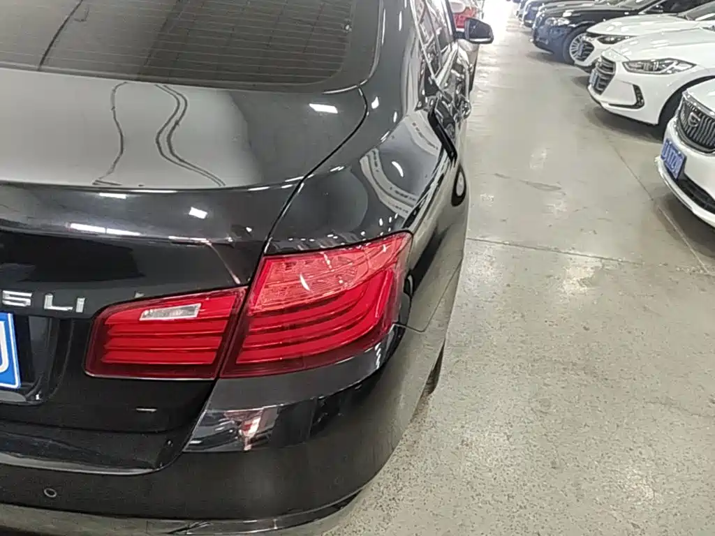 BMW 5 Series — миниатюра 8
