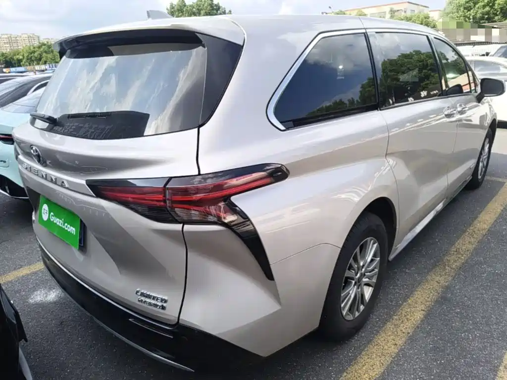 Toyota Sienna — миниатюра 7