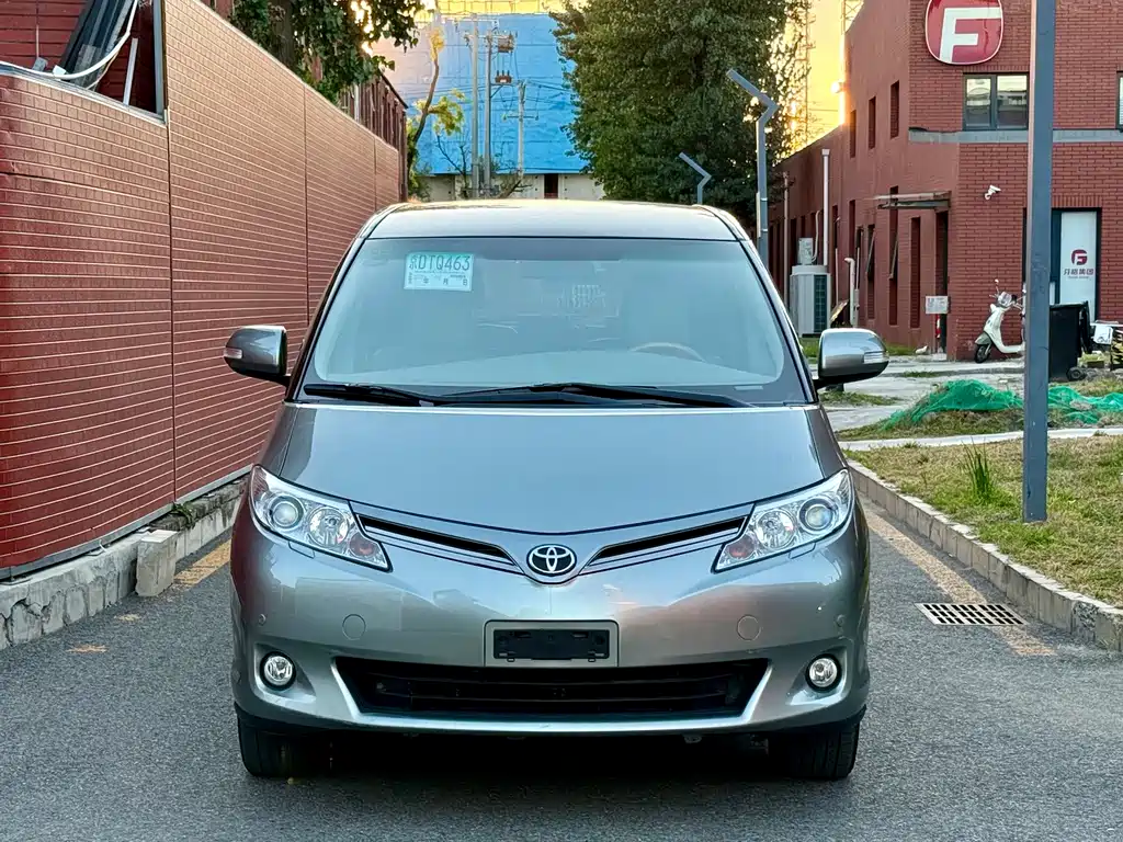 Toyota Previa — миниатюра 3