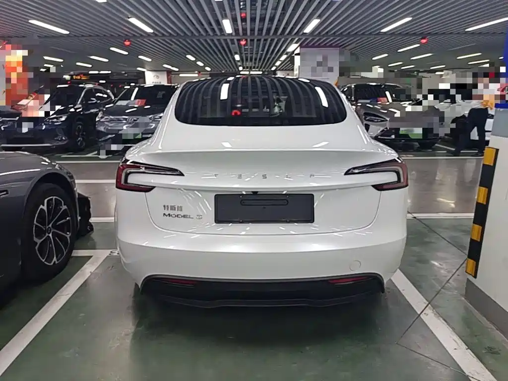 Tesla Model 3 — миниатюра 6