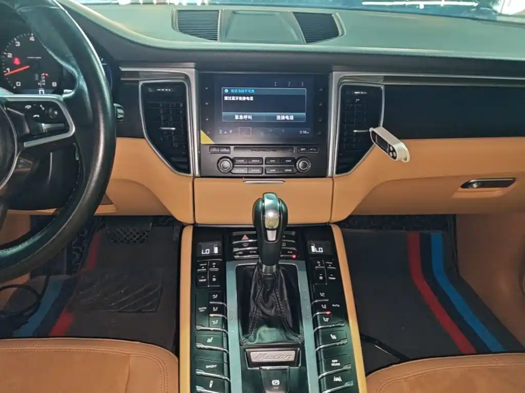 Porsche Macan — миниатюра 13