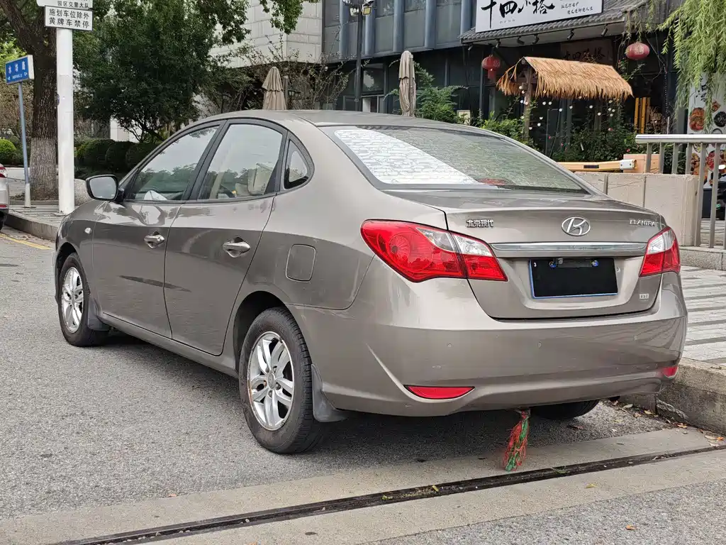Hyundai Elantra — миниатюра 5
