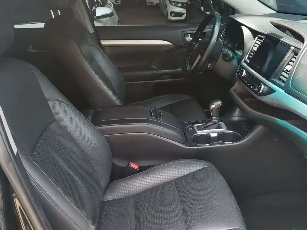 Toyota Highlander 2018 2.0T Luxury 7 мест VI