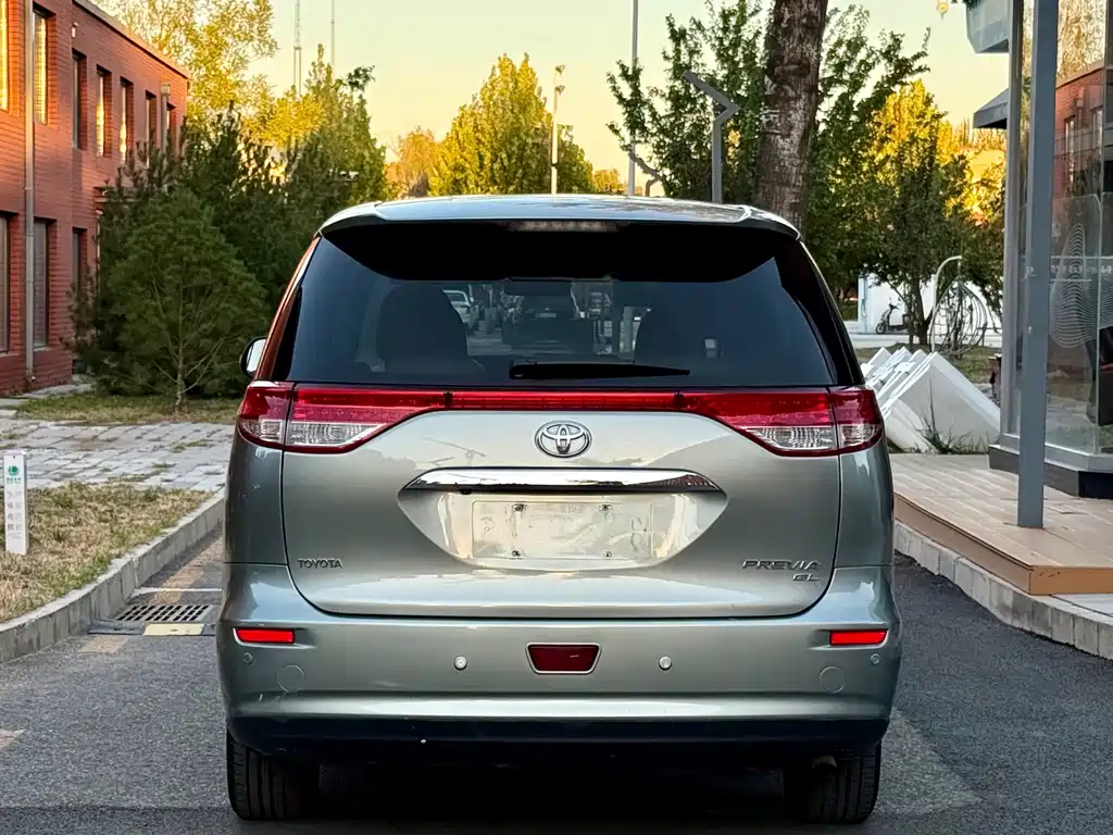 Toyota Previa — миниатюра 5
