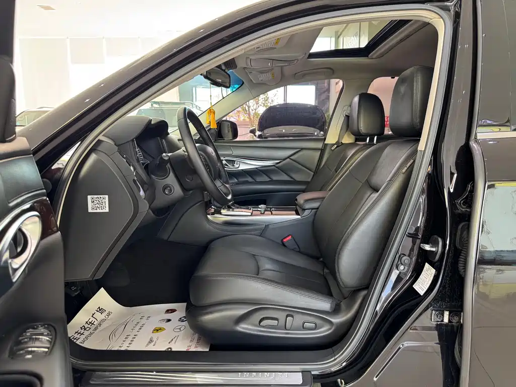 Infiniti Q70 — миниатюра 3