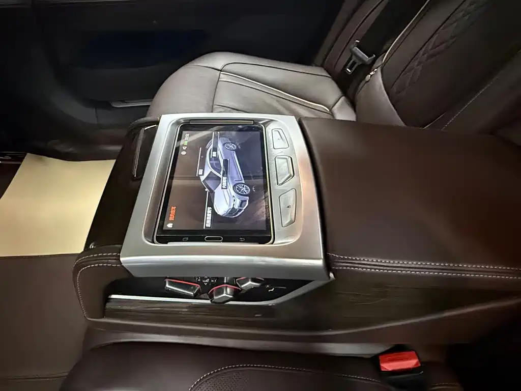BMW 7 Series — миниатюра 21