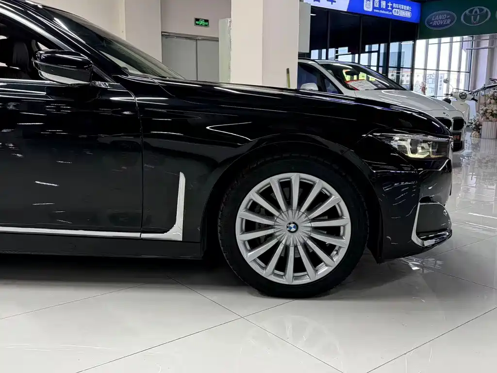 BMW 7 Series — миниатюра 5