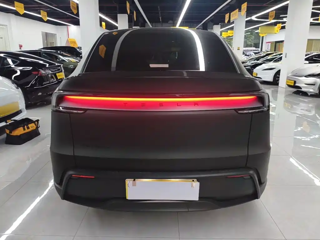 Tesla Model Y L