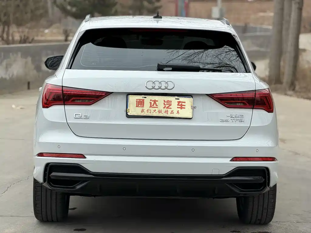 AUDI Q3