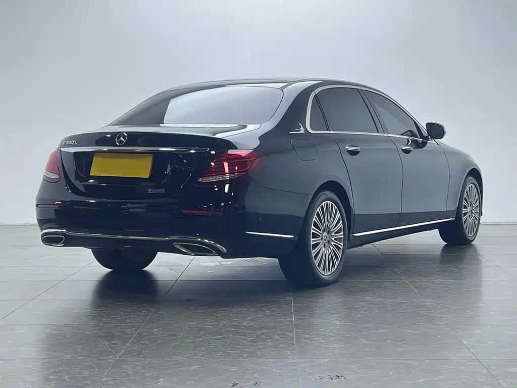 Mercedes-Benz E-Class — миниатюра 4