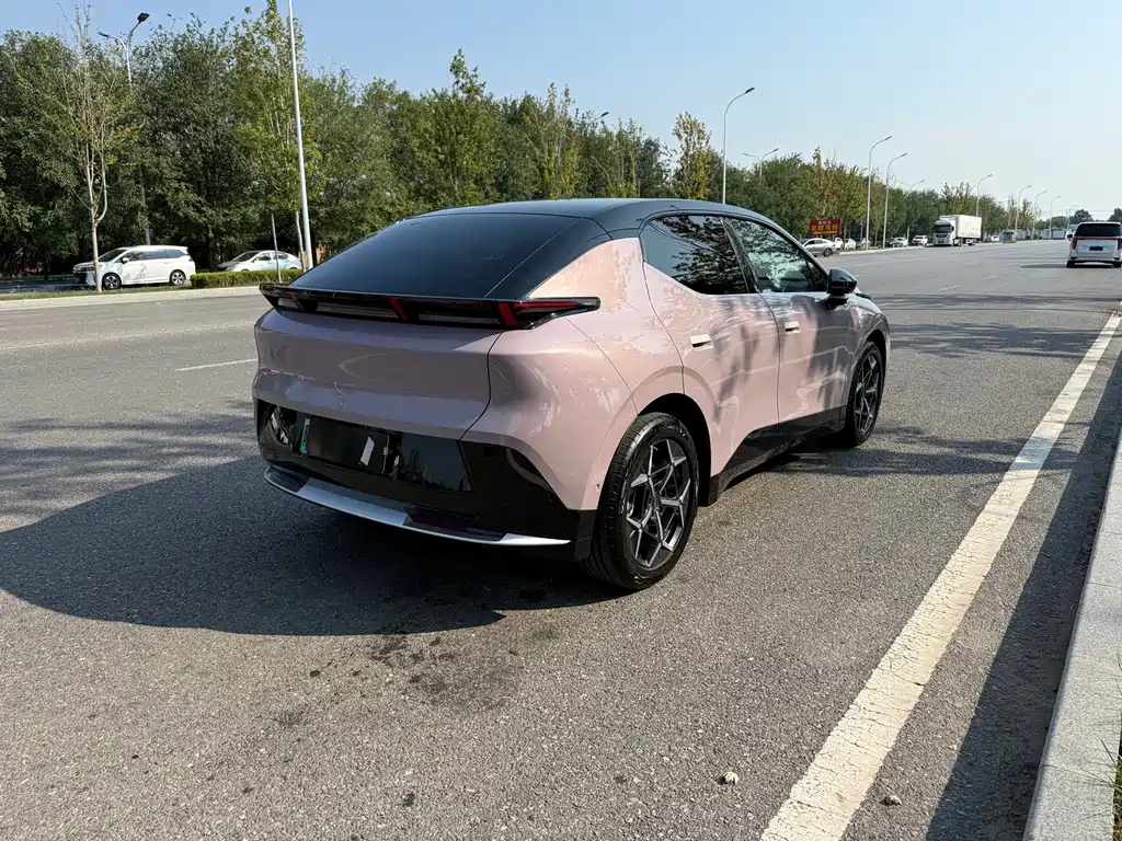 Lynk & Co Z20 — миниатюра 20