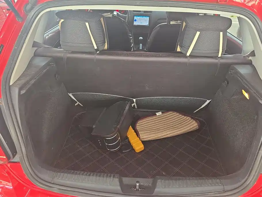 Volkswagen Polo 2011 1.4L MT
