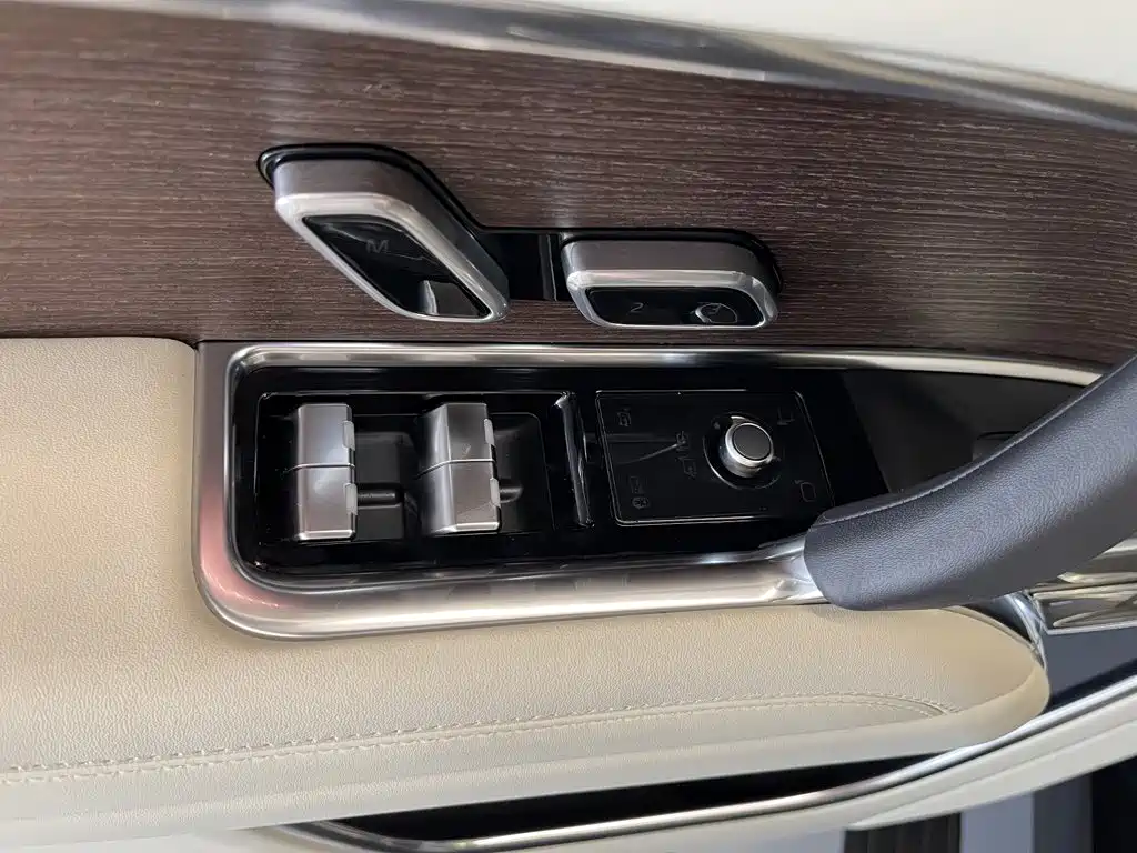 Land Rover Range Rover — миниатюра 25