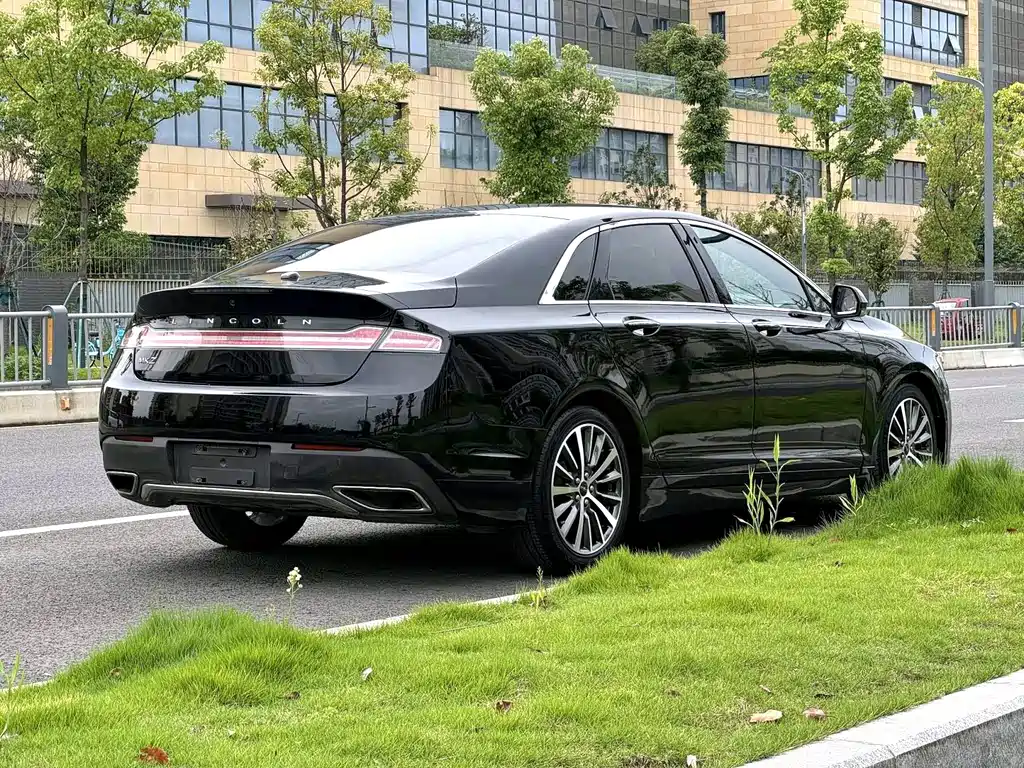 Lincoln MKZ — миниатюра 5