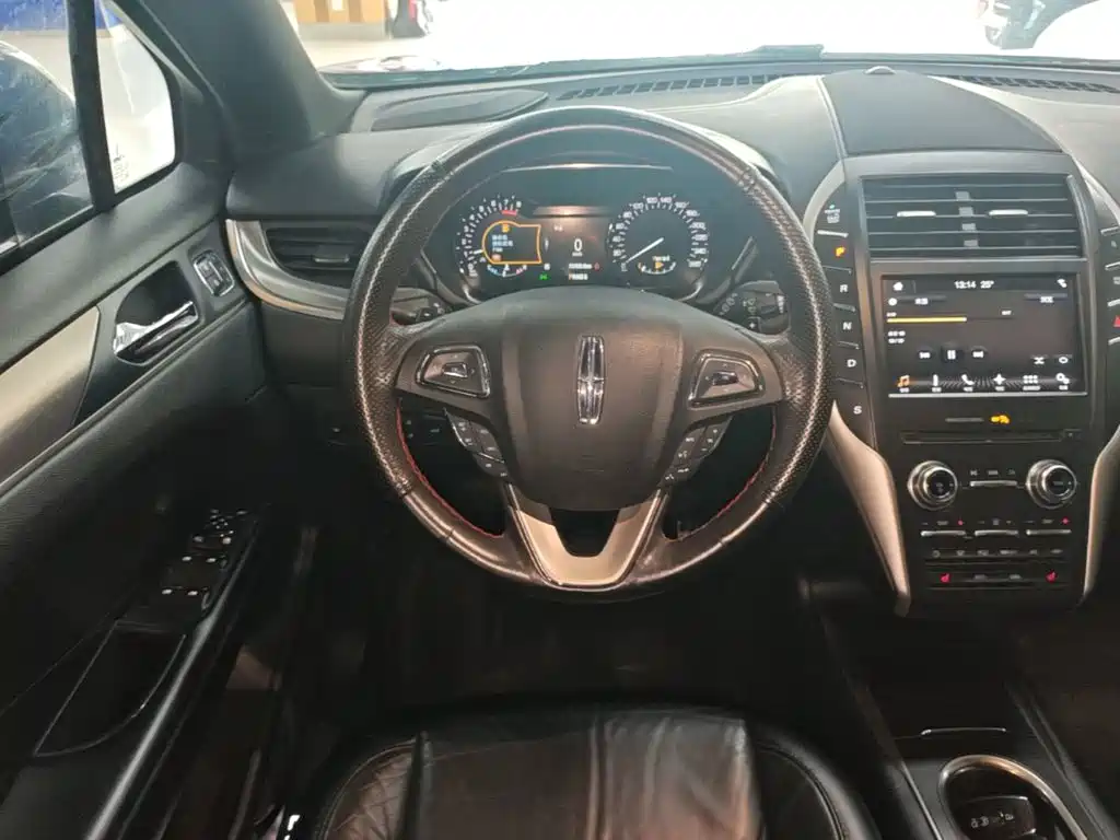 Lincoln MKC — миниатюра 11