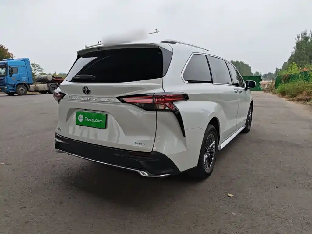 Toyota Granvia — миниатюра 7