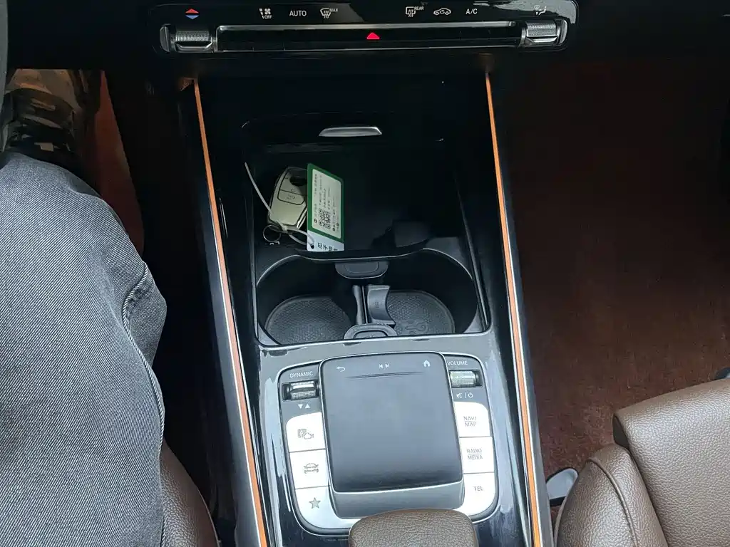 Mercedes-Benz GLB — миниатюра 11