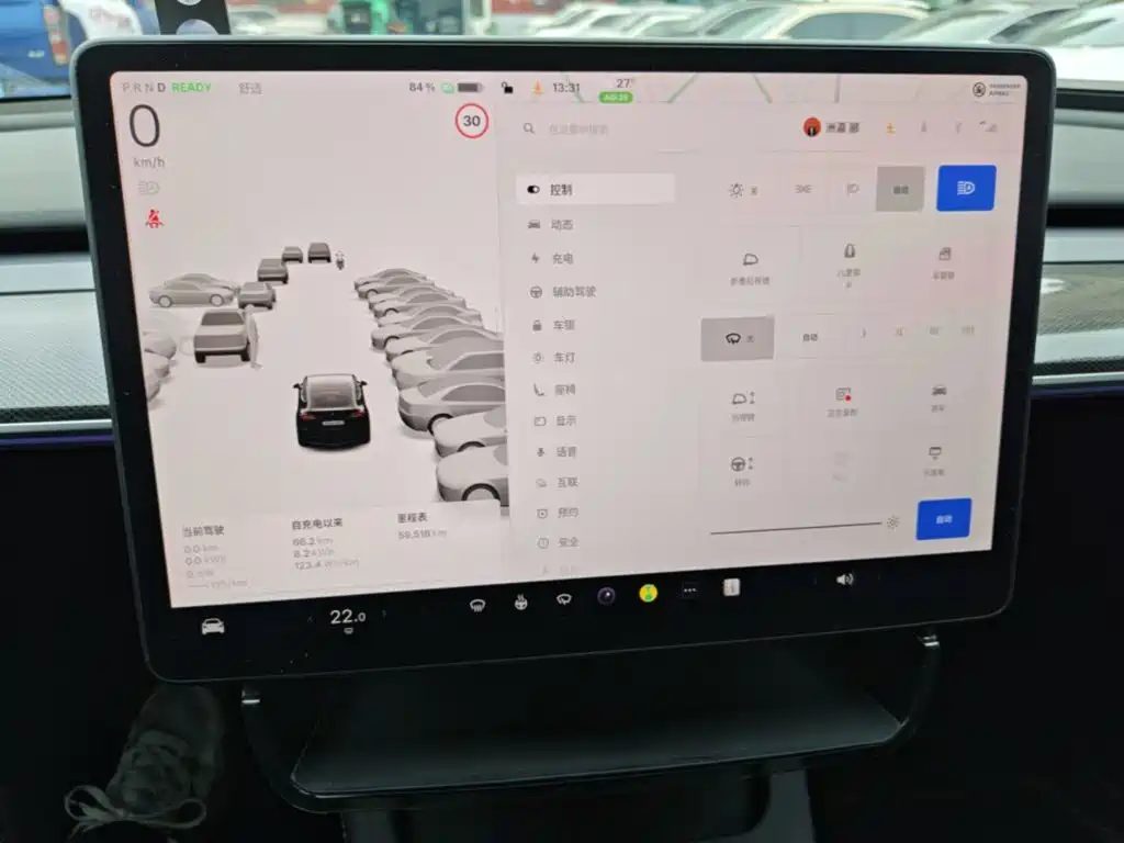Tesla Model Y — миниатюра 13