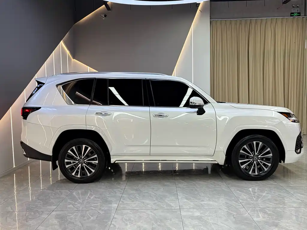 Lexus LX — миниатюра 11