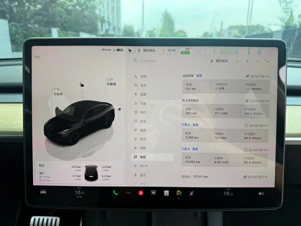 Tesla Model Y — миниатюра 11