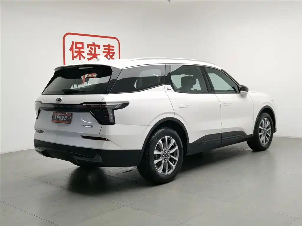 Ford Edge 2023 L 2.0T EcoBoost мест Luxury