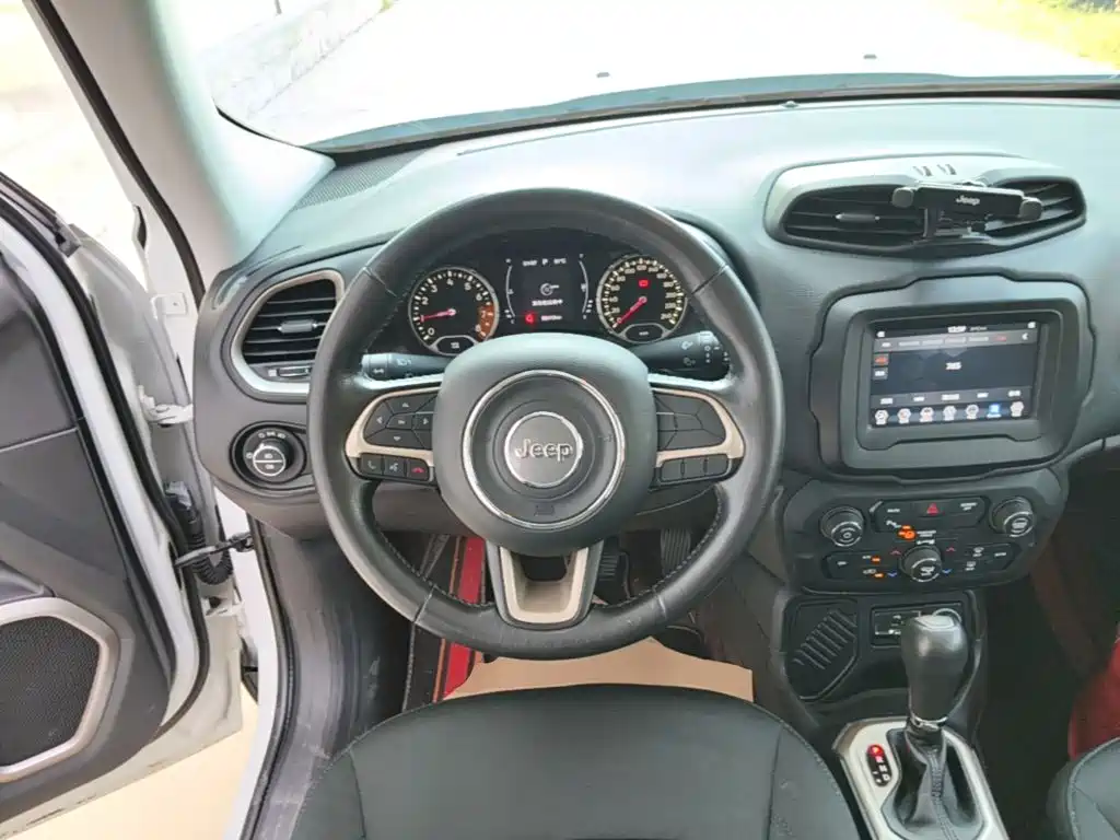 Jeep Renegade — миниатюра 11