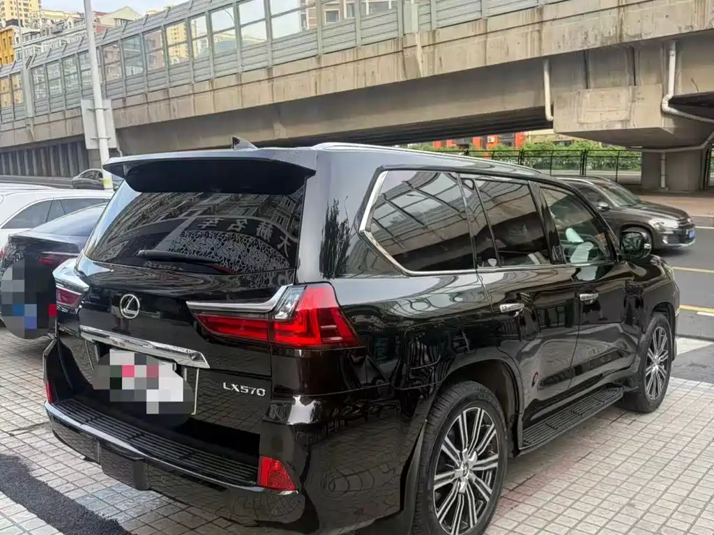 Lexus LX — миниатюра 7