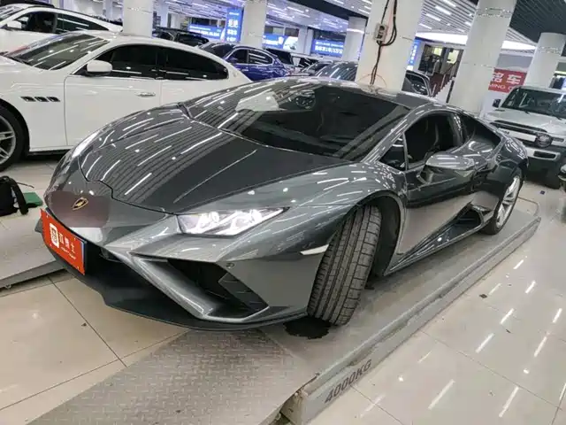 LAMBORGHINI HURACÁN 2021