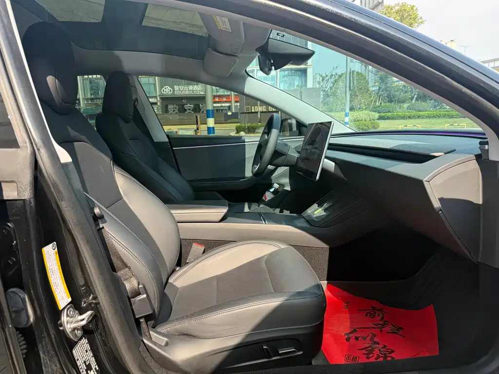 Tesla Model 3 — миниатюра 9