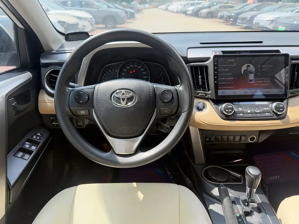 Toyota RAV4 — миниатюра 7