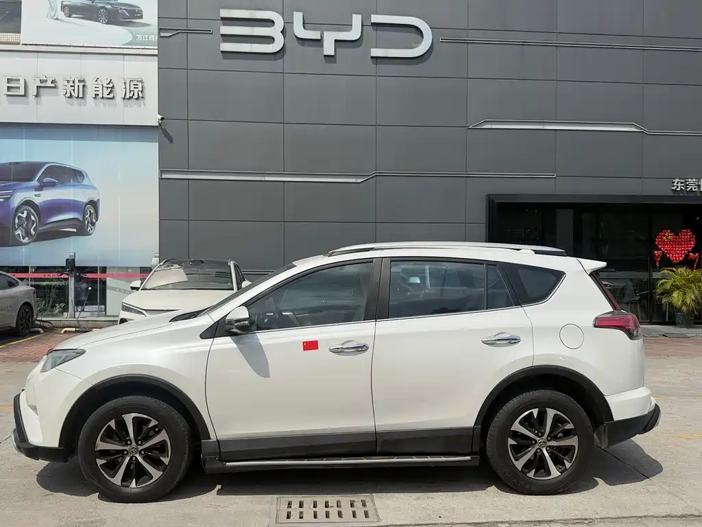 Toyota RAV4 — миниатюра 4