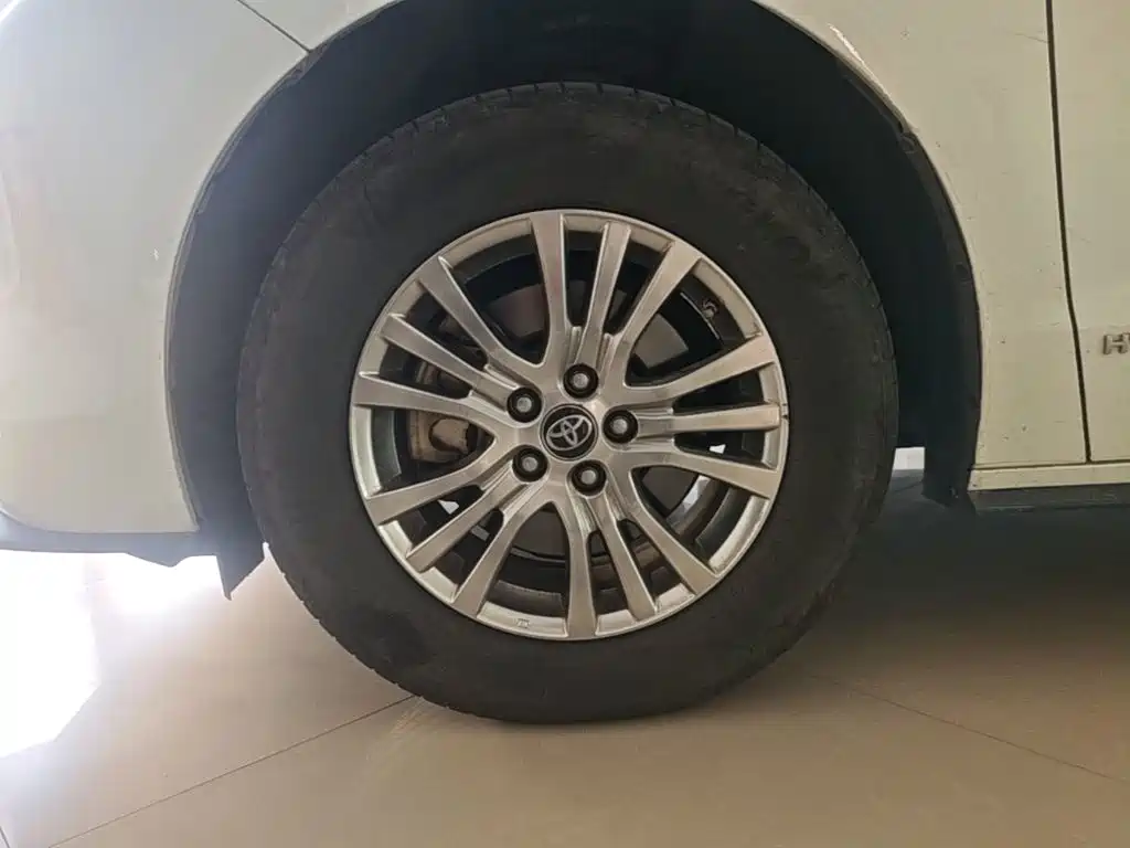 Toyota Sienna — миниатюра 23